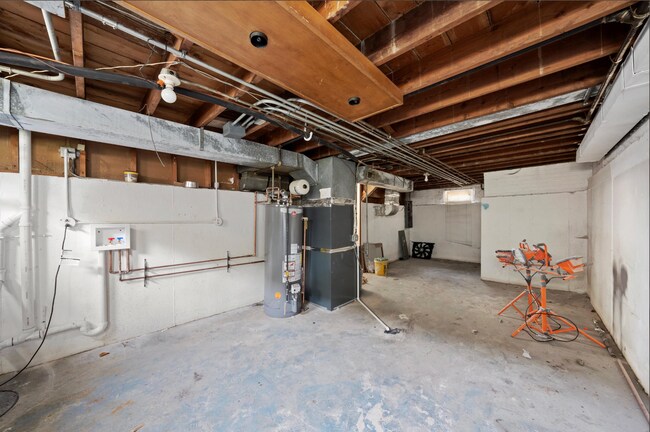 Building Photo - 16030 University Ave