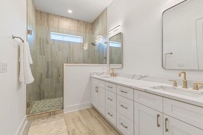 Building Photo - 24 Annabella St