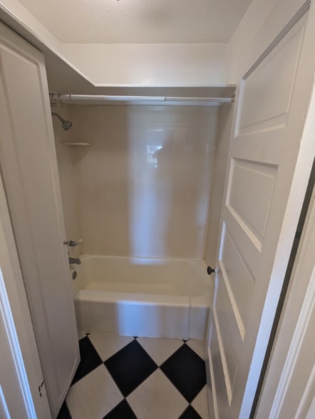 Building Photo - 805 E 100 S