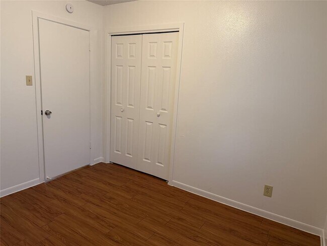 Building Photo - 4714 Creek Bend Dr