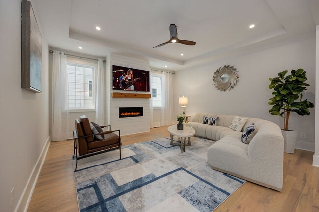 Building Photo - 521 Camden Dr
