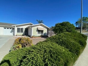 Building Photo - Cozy 2 Bed 1 Bath in the Peacock Hills 55+ Community!