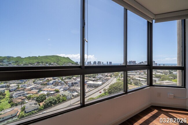 Building Photo - Convenient Honolulu Living – 1 Bedroom with Stunning Views!