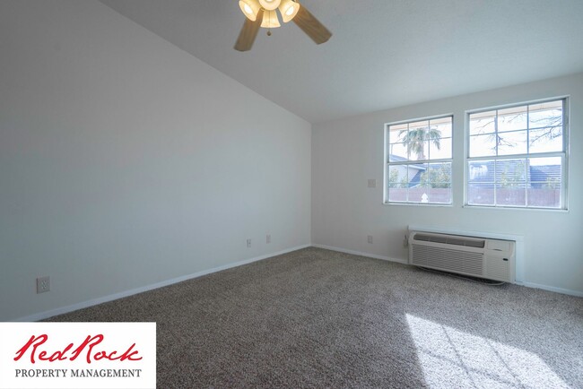 Building Photo - 2 Bed 2 Bath Condo!