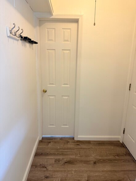 Building Photo - 43 W 52nd St