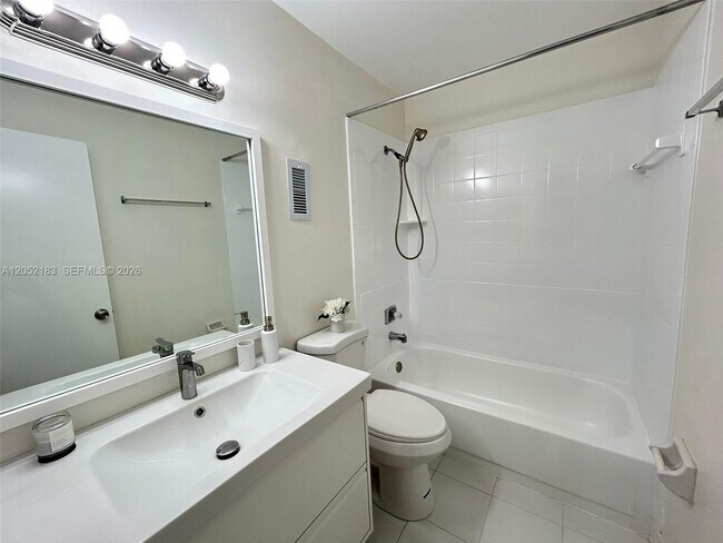 Building Photo - 11047 SW 154th Ct