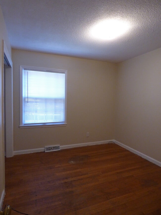 Building Photo - ORR731/733