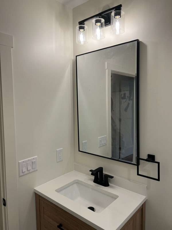 Building Photo - 8474 Golden Ridge Rd