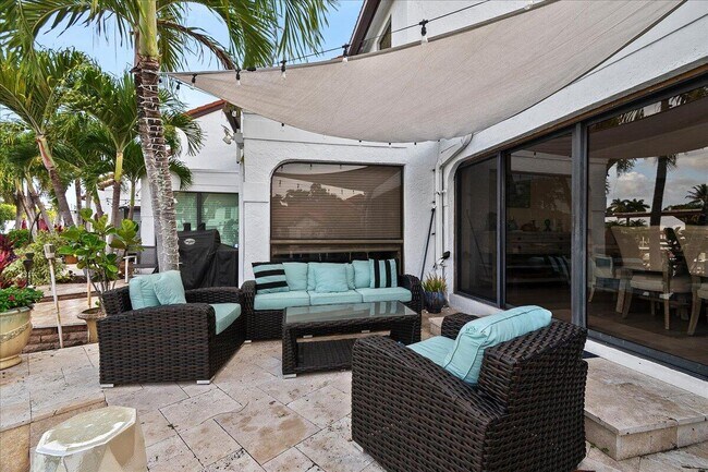 Building Photo - 2359 Treasure Isle Dr