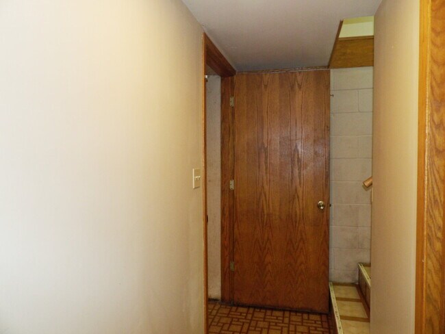 Building Photo - 3 Bedrooms | 2 Bathrooms Near UofM