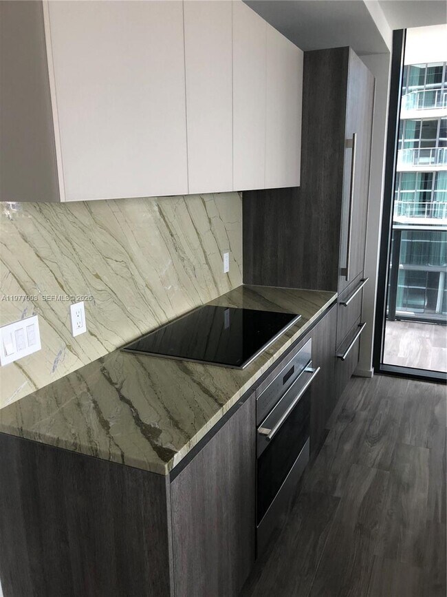 Building Photo - 801 S Miami Ave