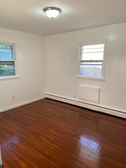 Building Photo - 94 Emporia Ave