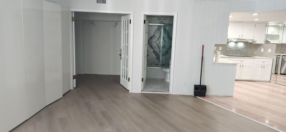 Building Photo - 3700 Galt Ocean Dr