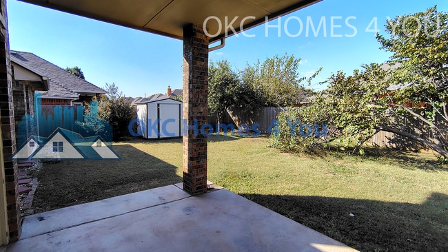 Building Photo - Beautiful 3 Bed + Office Home in Yukon off...
