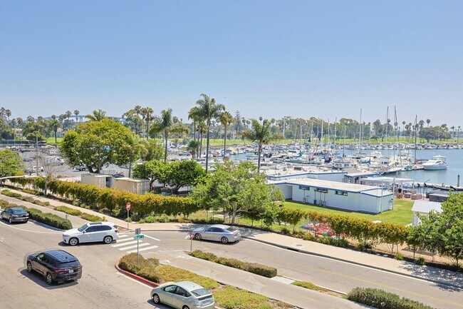 Building Photo - Spectacular 2 Bd/2Ba Glorietta Bay Condo.