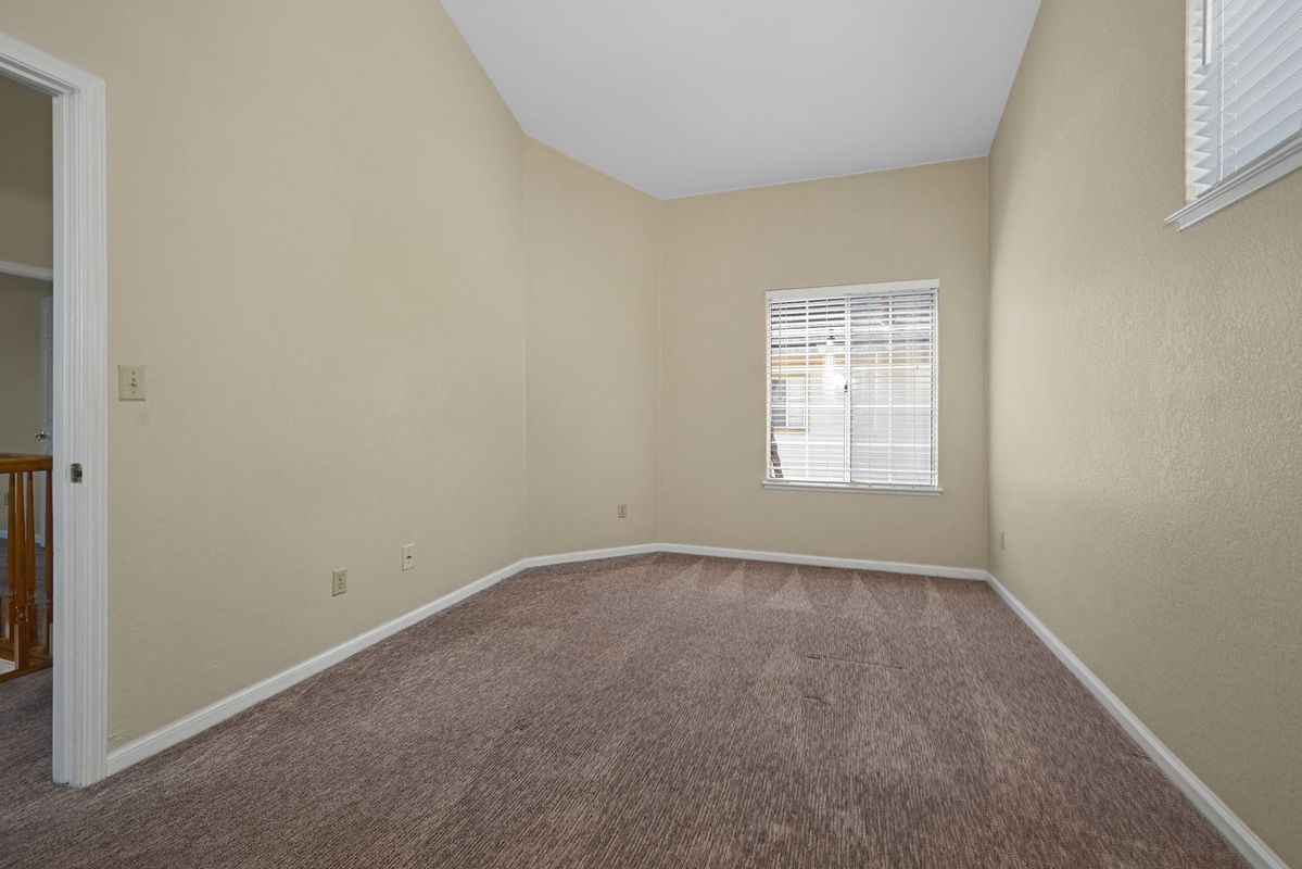 Building Photo - 1319 Strawberry Ct
