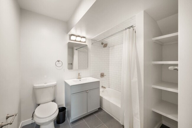 Building Photo - 1326 Broadway-SI ID1312458P