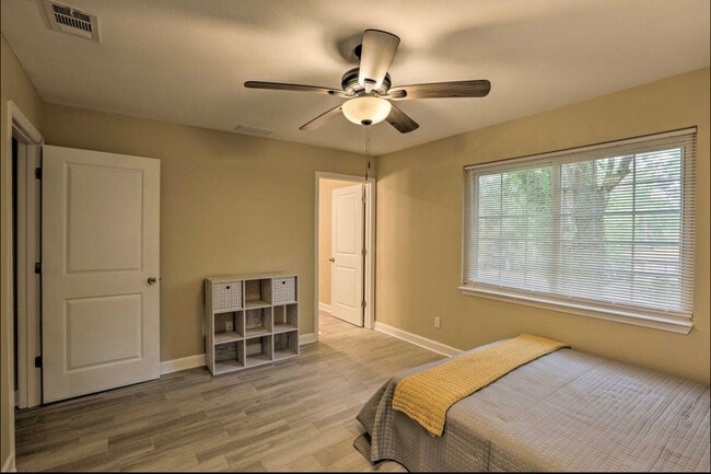 Building Photo - 2403 Hideaway Ct