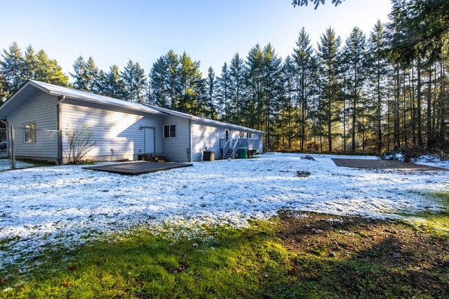 Building Photo - Immaculately maintained rambler in Sammamish with huge yard!!