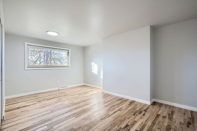 Building Photo - Beautiful 4 Bed House Near Old Town Little...