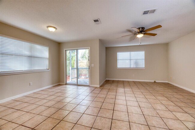 Building Photo - 203 E St