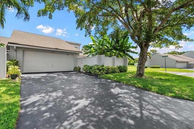 Building Photo - 12781 Spinnaker Ln