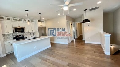 Building Photo - 127 1/2 S Pennsylvania St-