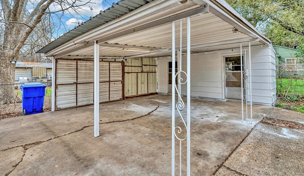 Building Photo - 3225 Edmond Ave