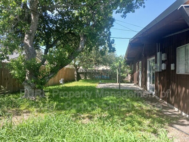 Building Photo - 730 Bradshaw Dr