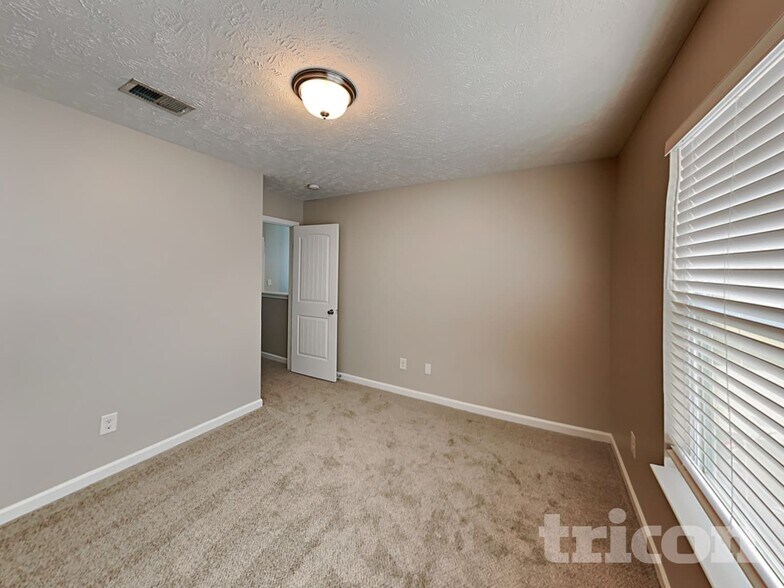 Building Photo - 705 Griggs Pl