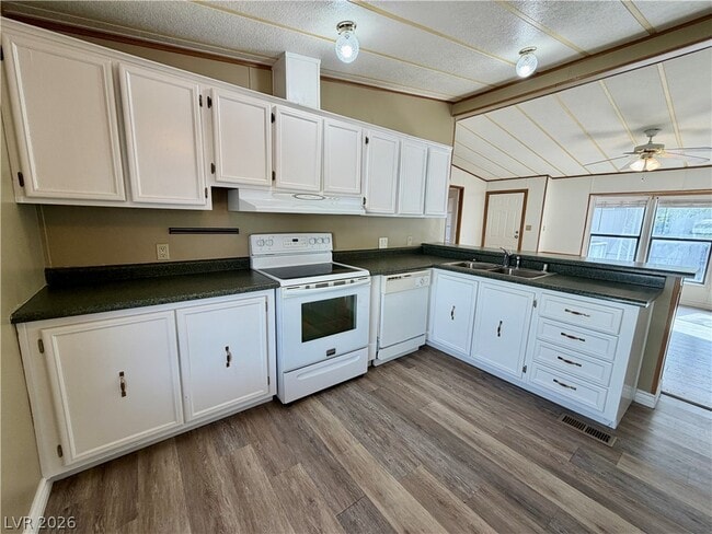 Building Photo - 230 Shoshone Ln