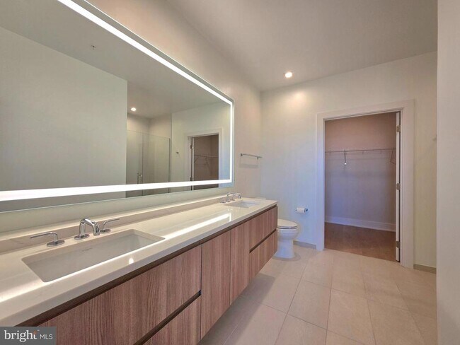 Building Photo - 737 Swann Ave