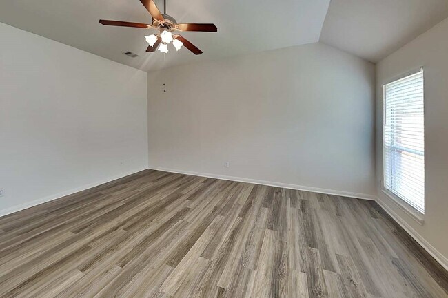 Building Photo - 383 Hyland Ln