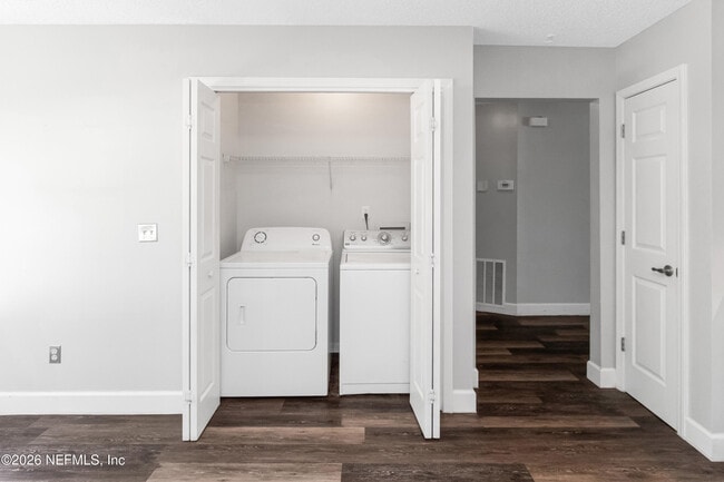 Building Photo - 1720 Wildwood Creek Ln