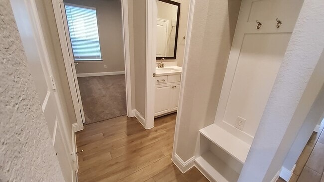 Building Photo - 2106 Grapewood Ln