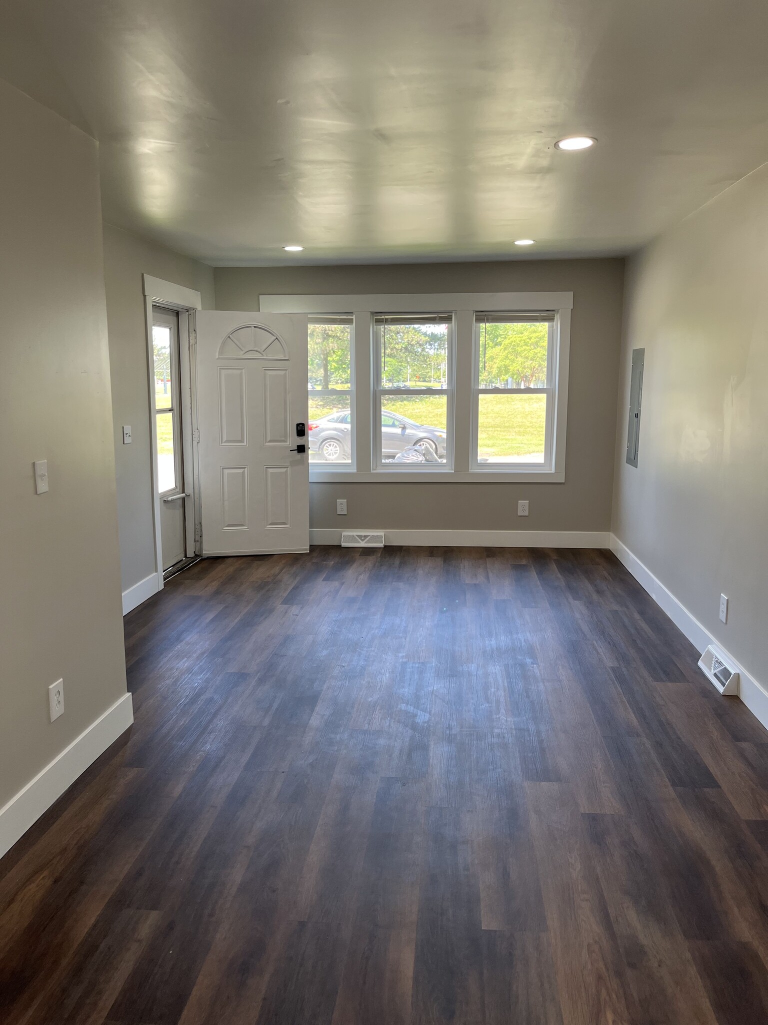 Building Photo - 1320 Fairlawn Ave