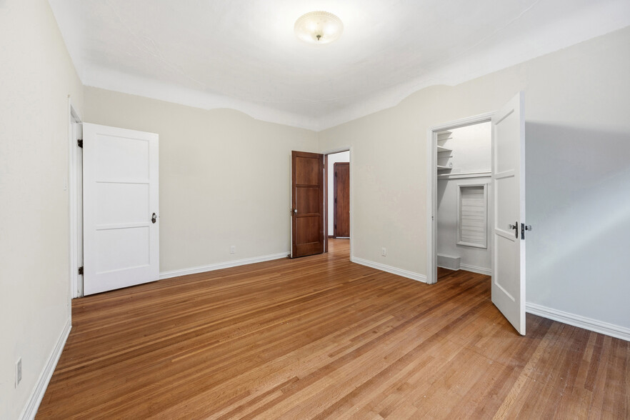 Building Photo - 166 N Arnaz Dr