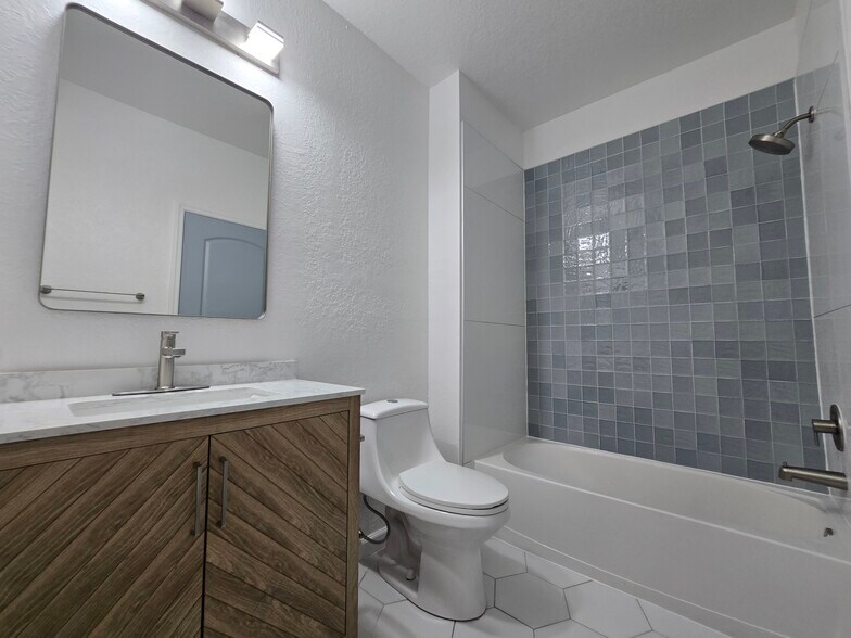 Building Photo - 6137 Metrowest Blvd