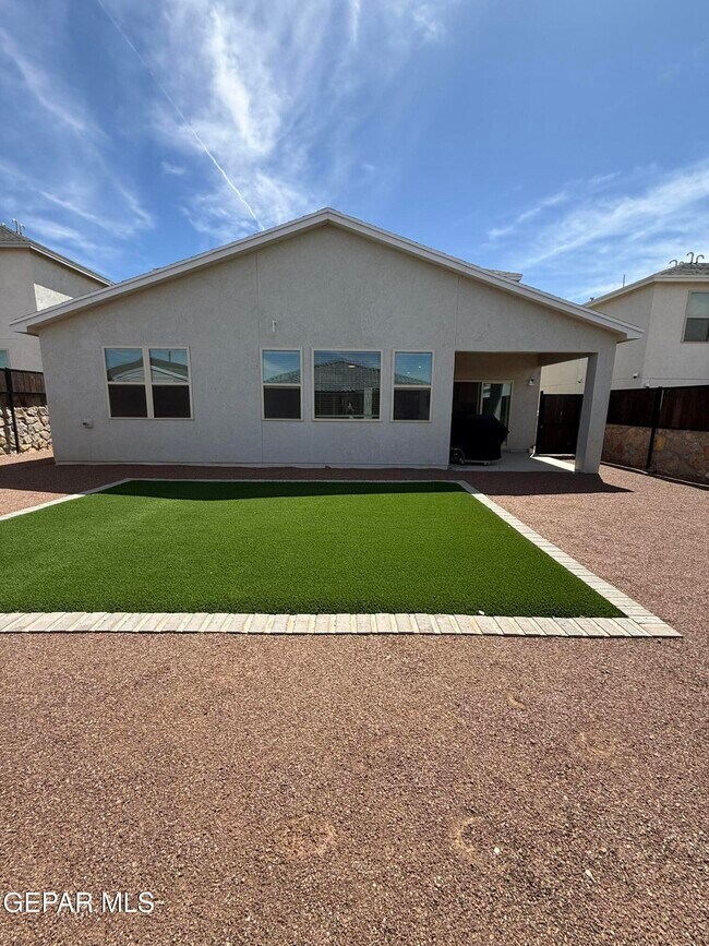 Building Photo - 2233 Sandstone Pl