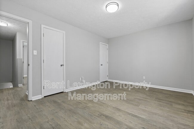 Building Photo - 1649 Foxhaven Dr