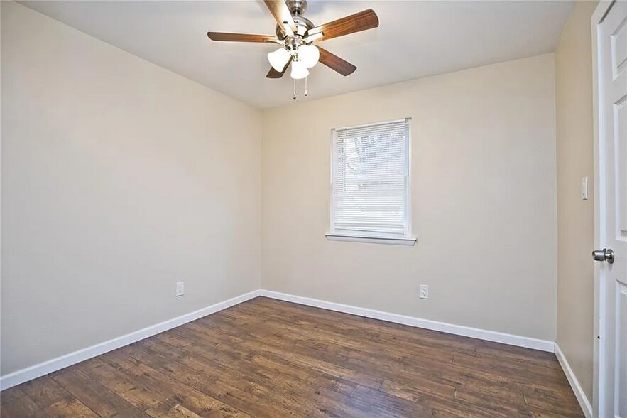 Building Photo - 2106 Dogwood Pl