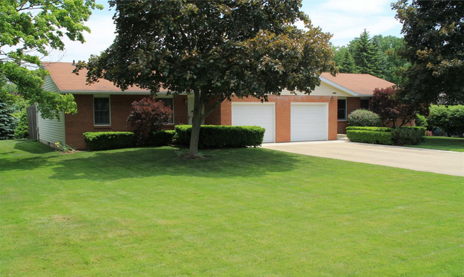 Building Photo - 1949 Richwood Dr