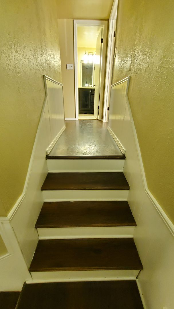 Building Photo - (2) Bed/2.5 (Bath)Townhome! Pool Access!