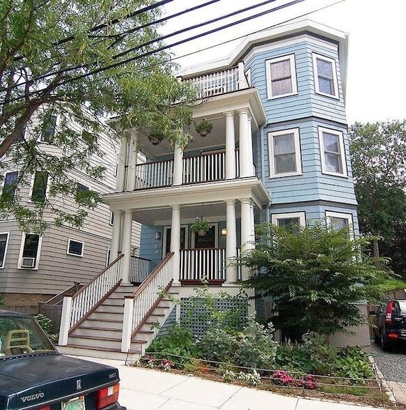 Building Photo - 196 Walden St