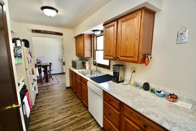 Building Photo - 716 St Johns Dr