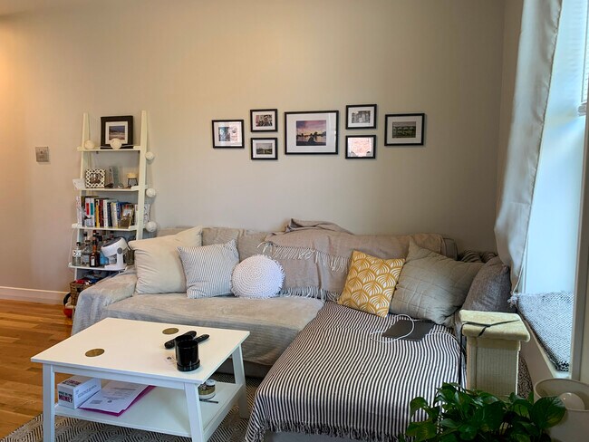 Building Photo - 33 Anderson St