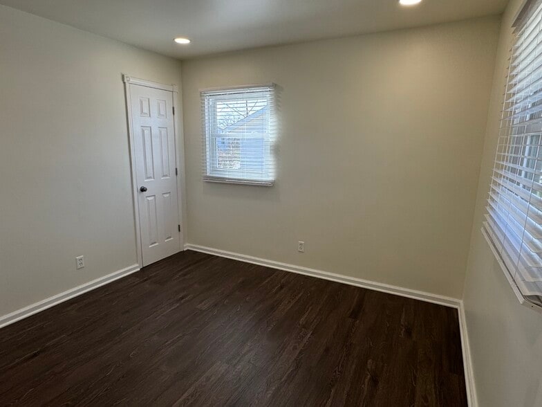 Building Photo - 2319 Pinehurst St