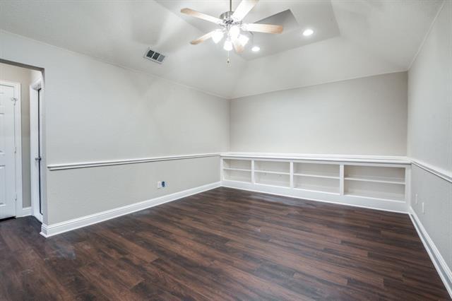 Building Photo - 8779 Oak Stream