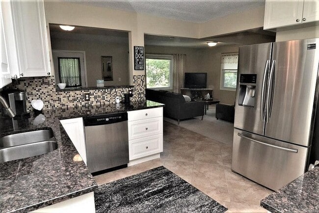 Building Photo - Well-Located Home in Robbinsdale