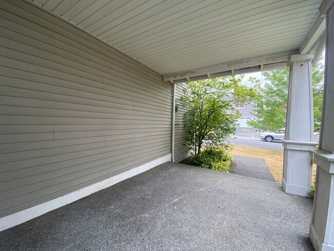 Building Photo - Practical 3 bedroom, 2190 Sqft Kent Home